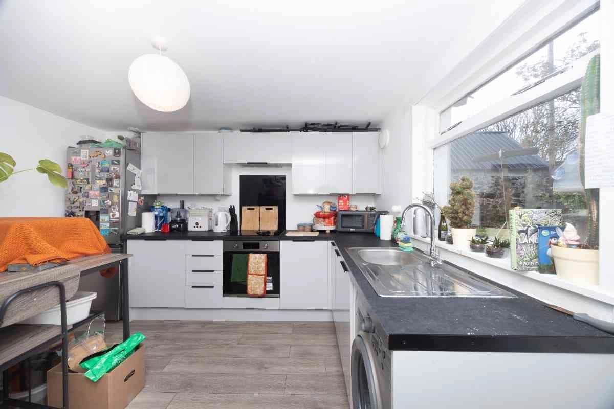 property photo 6 of 21