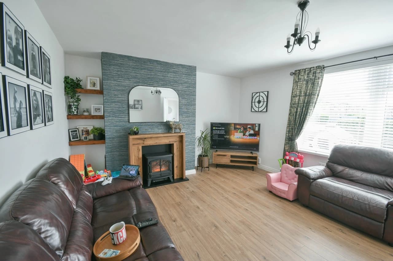 property photo 3 of 24