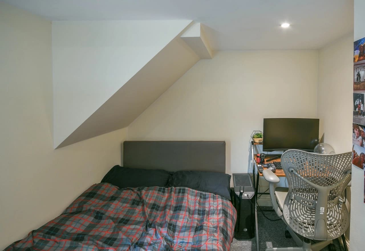 property photo 13 of 20