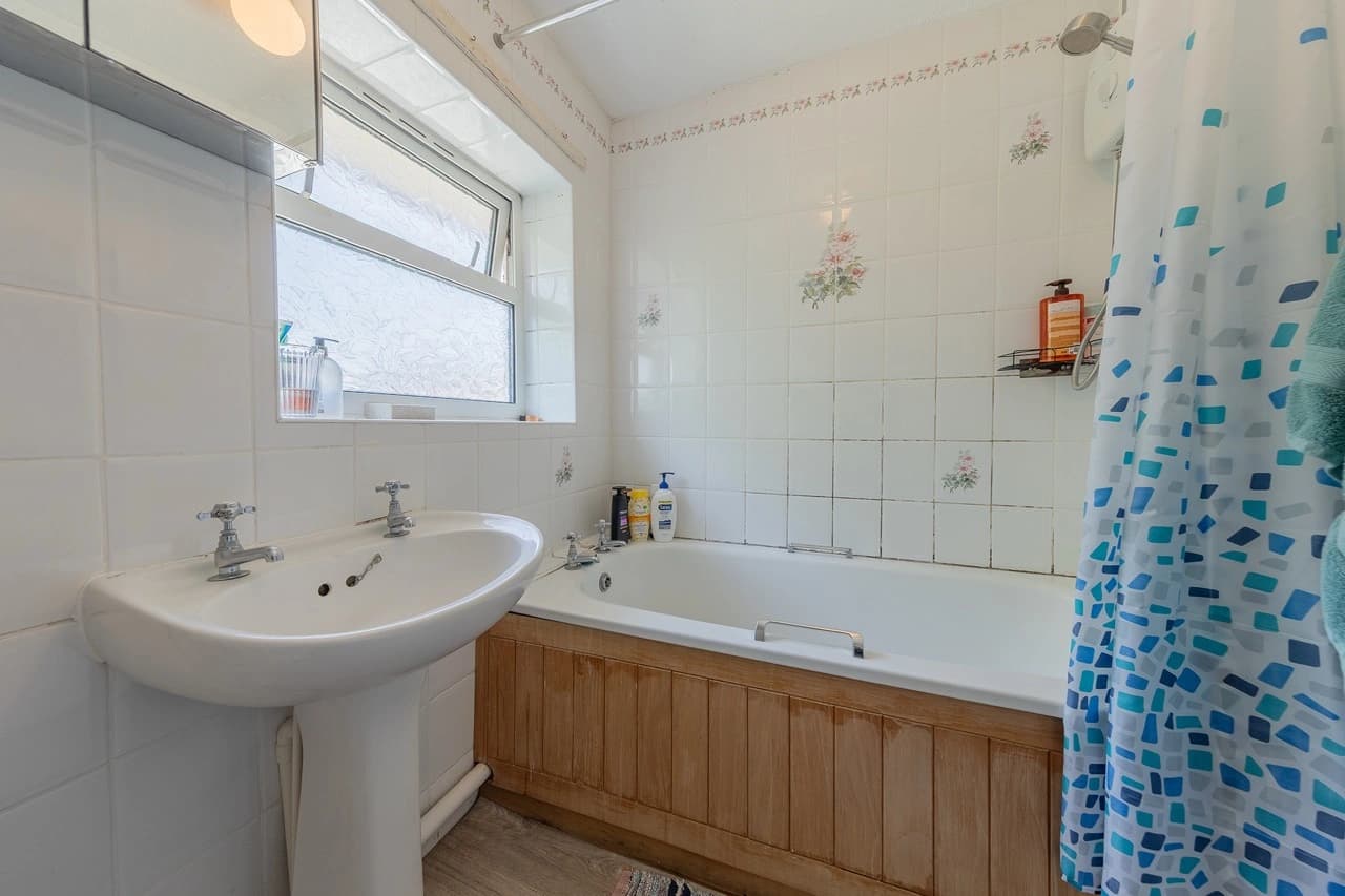 property photo 8 of 20