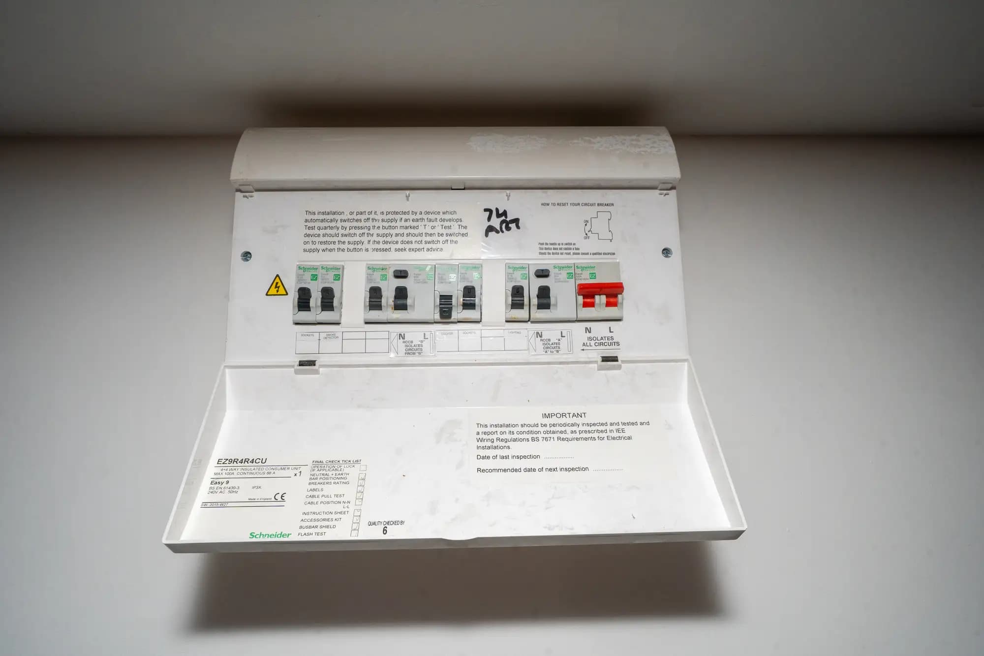 property photo 8 of 9