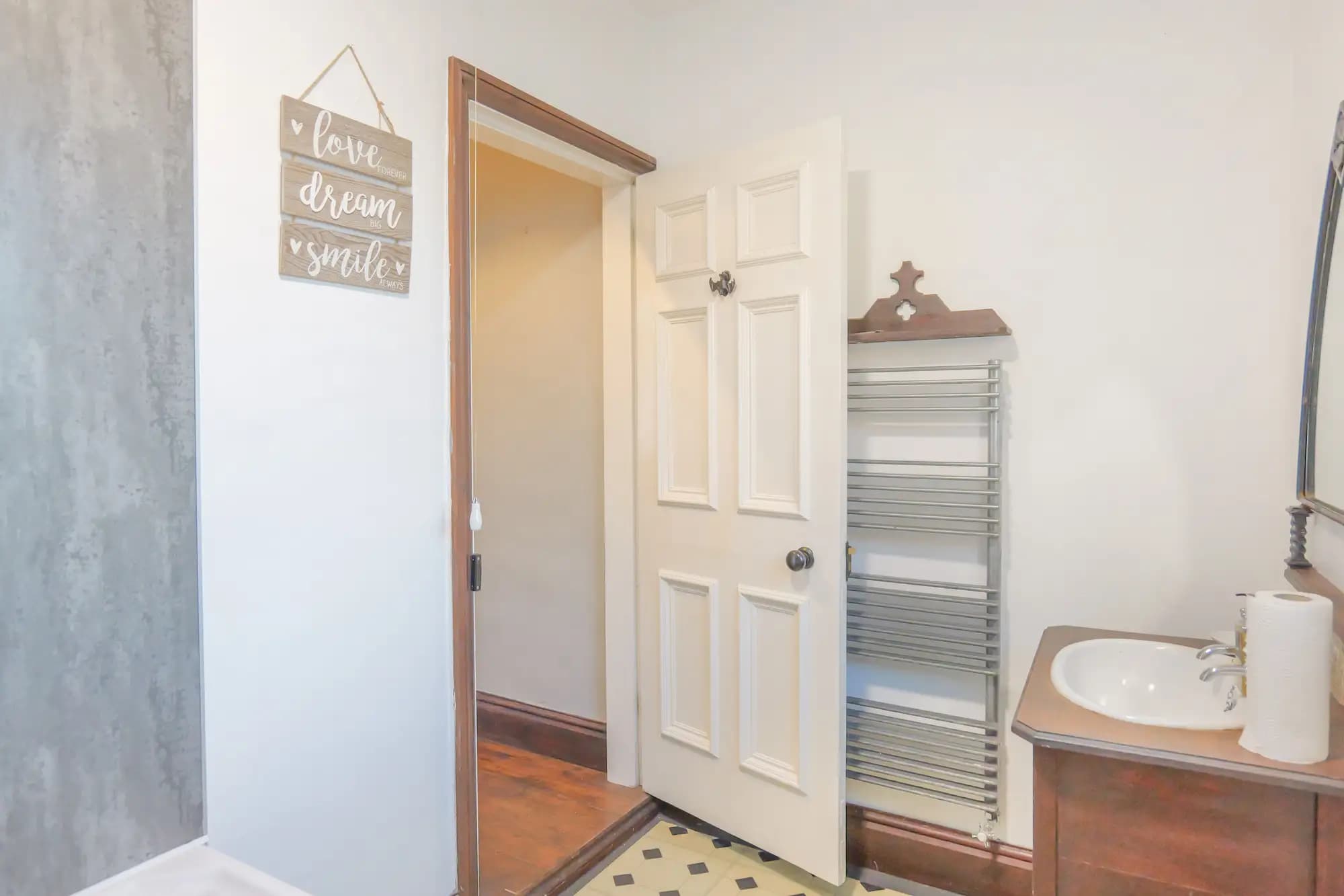 property photo 9 of 16