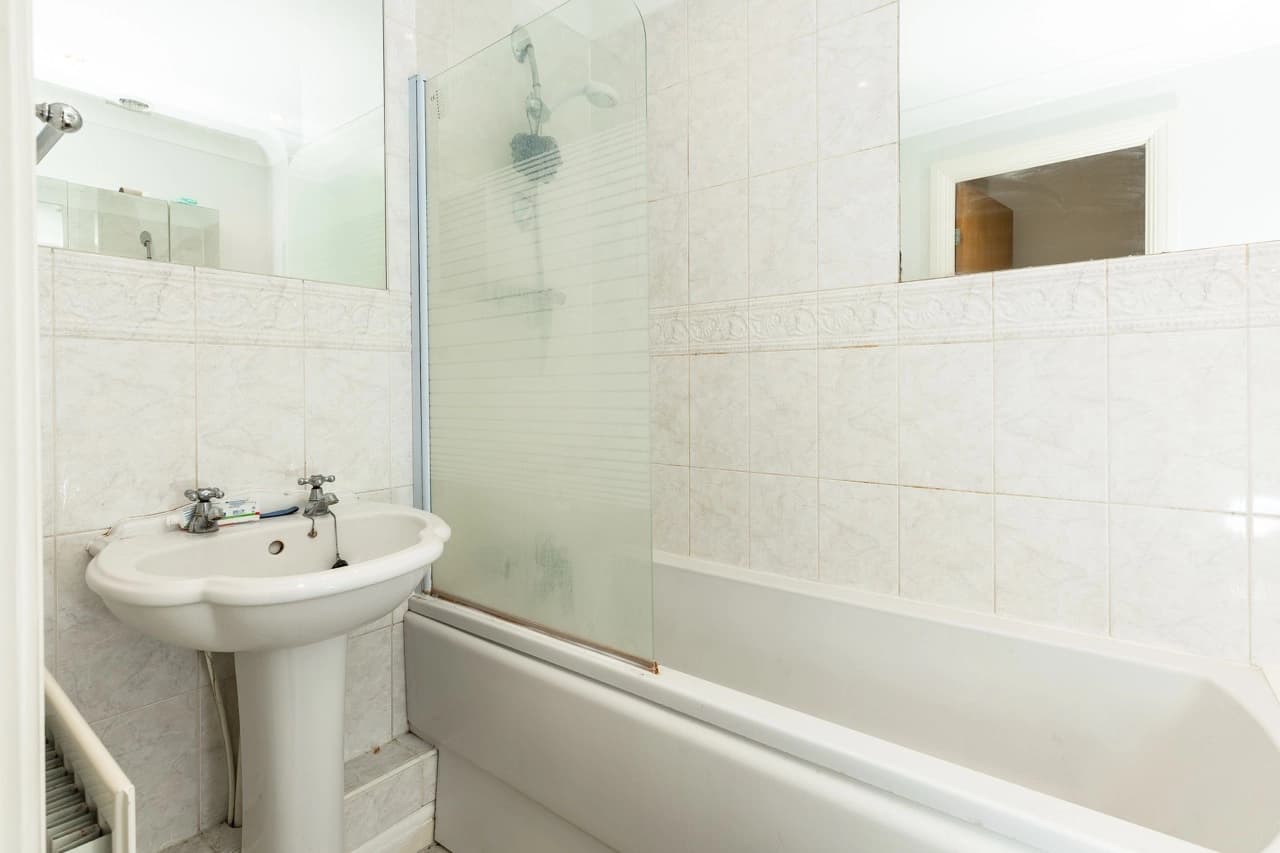 property photo 11 of 24