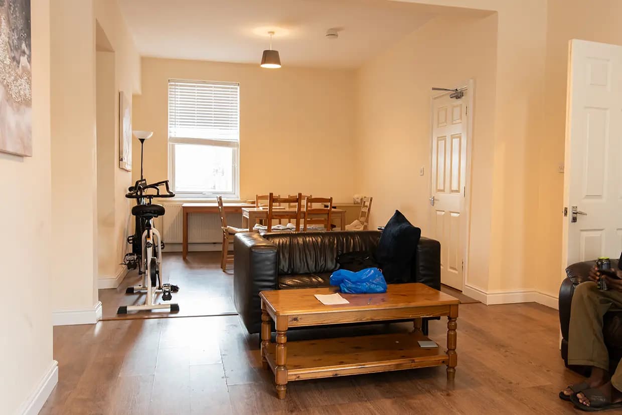 property photo 4 of 40