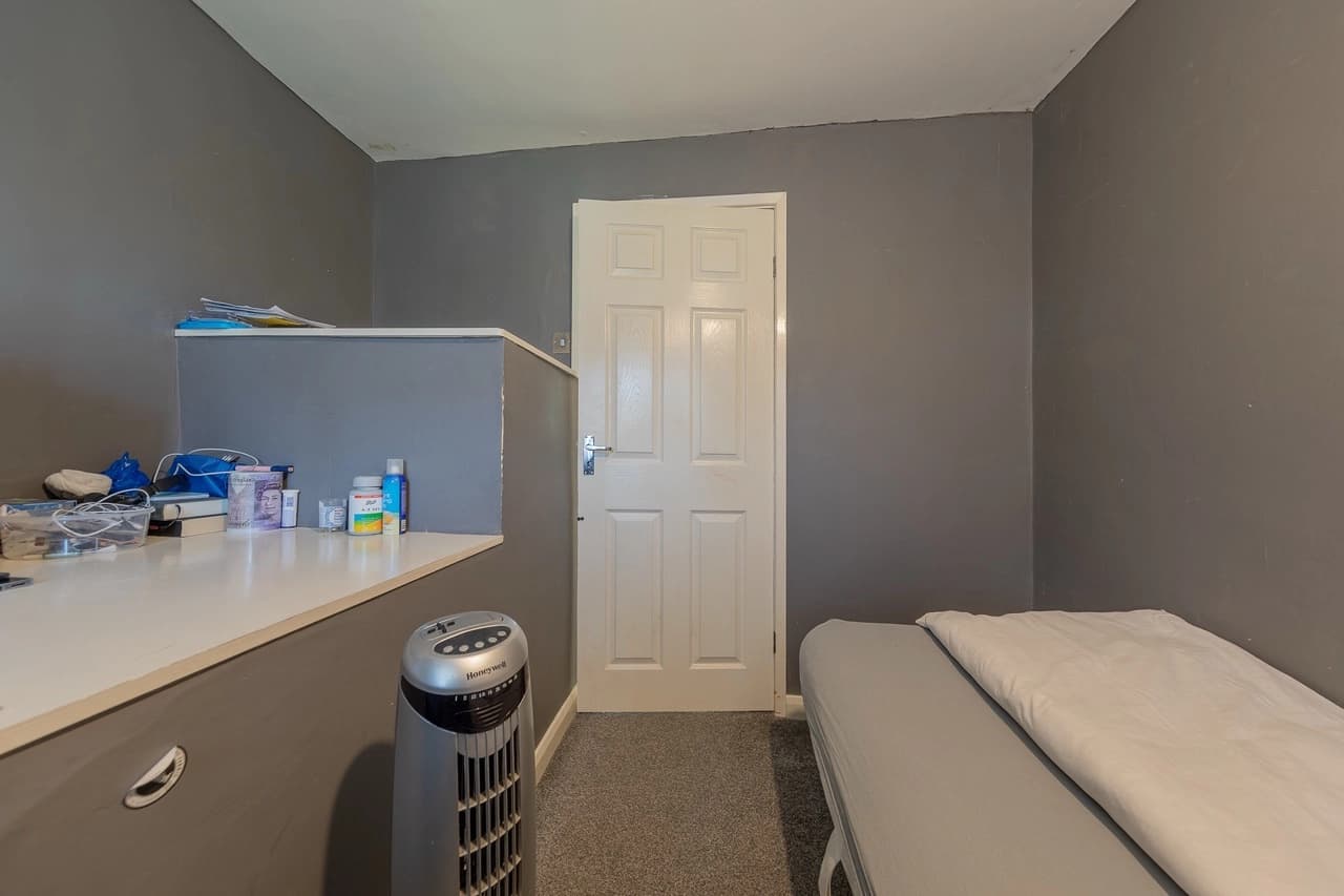 property photo 13 of 20