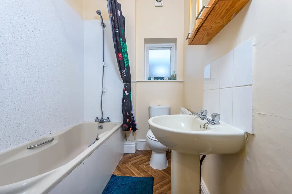 property photo 7 of 16