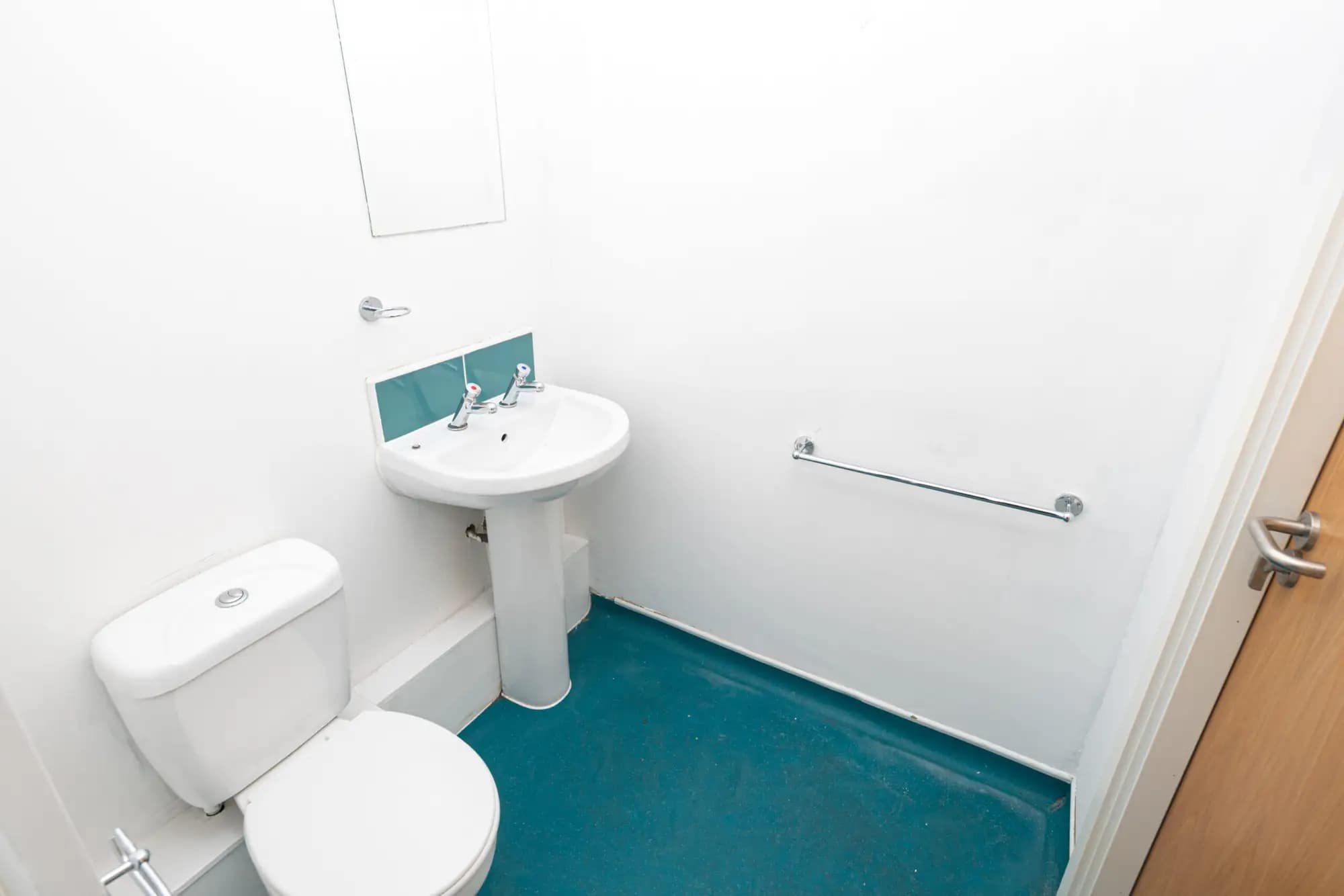 property photo 7 of 21