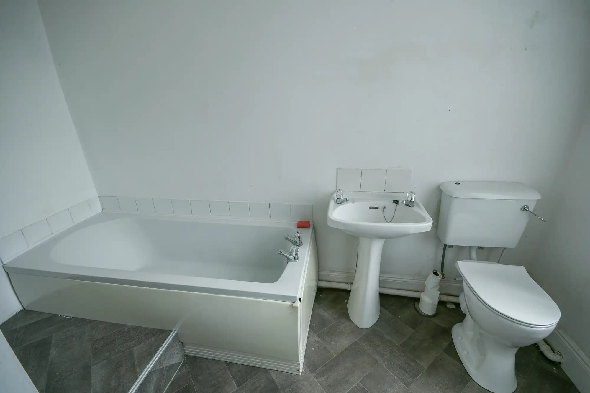 property photo 8 of 16
