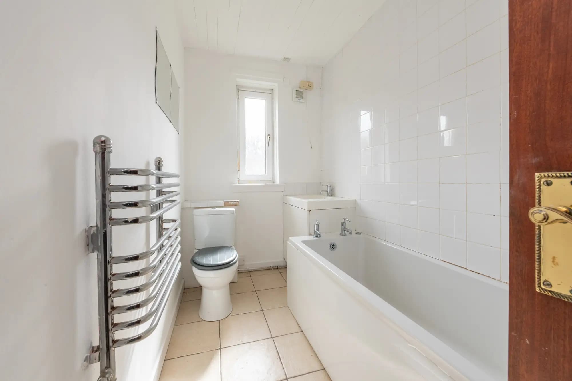 property photo 8 of 16