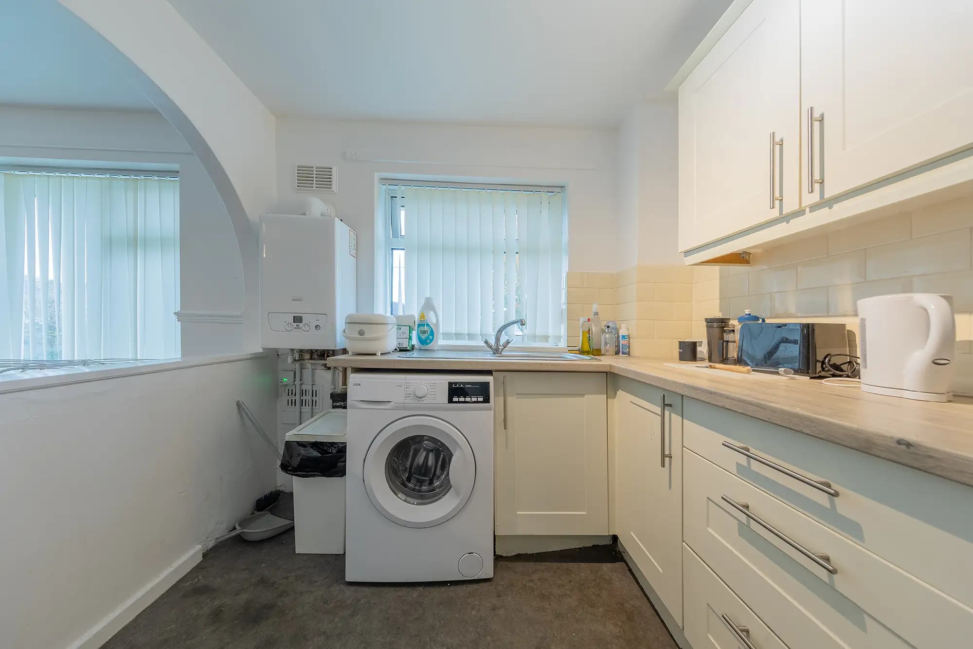 property photo 6 of 17