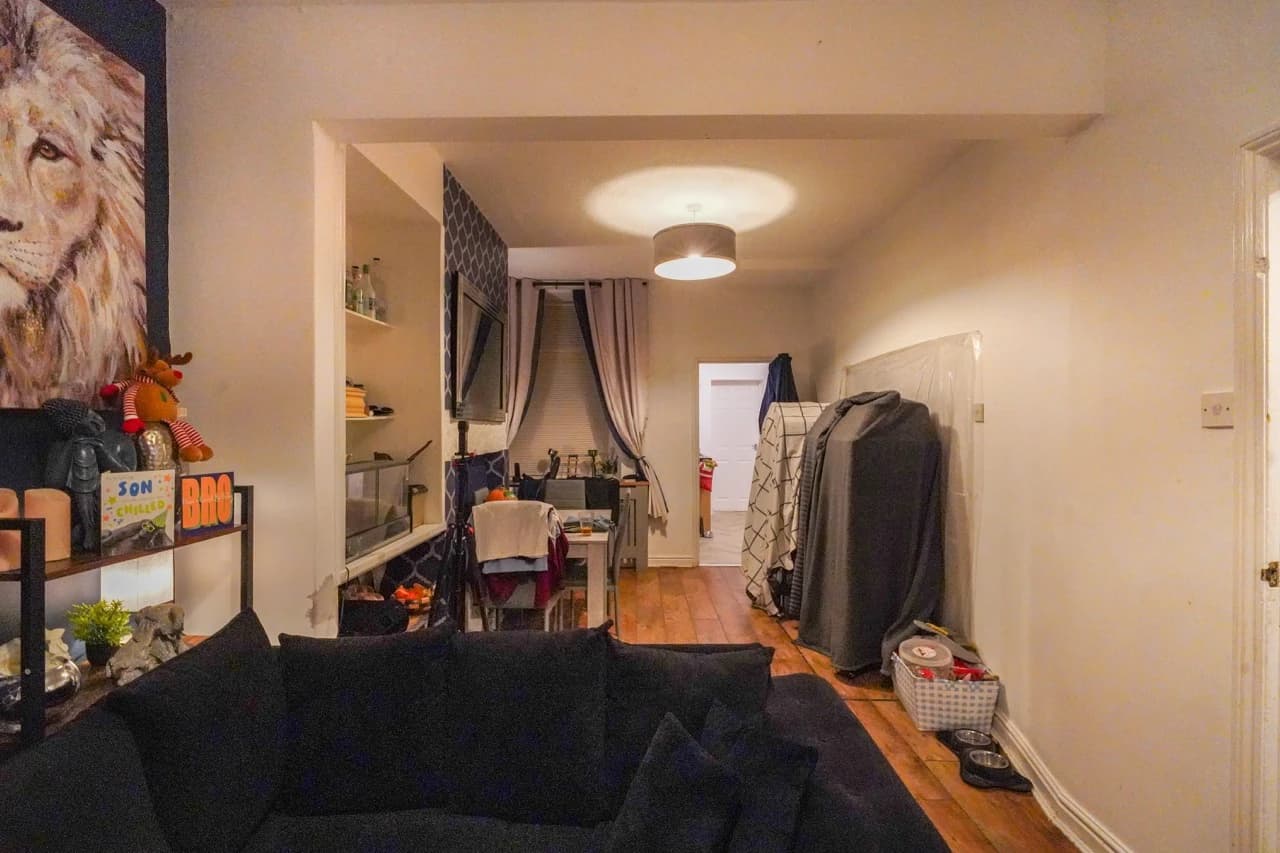 property photo 3 of 24