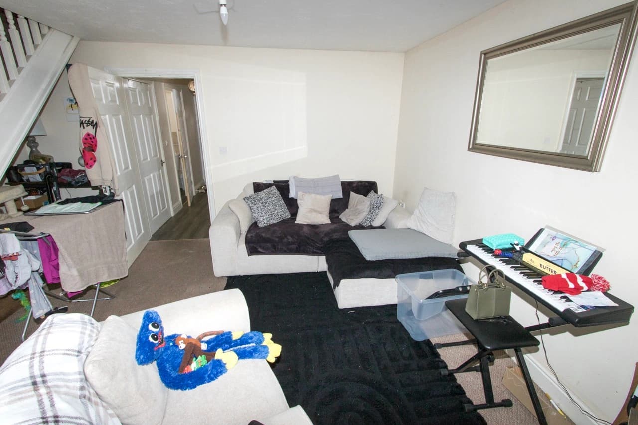 property photo 4 of 24