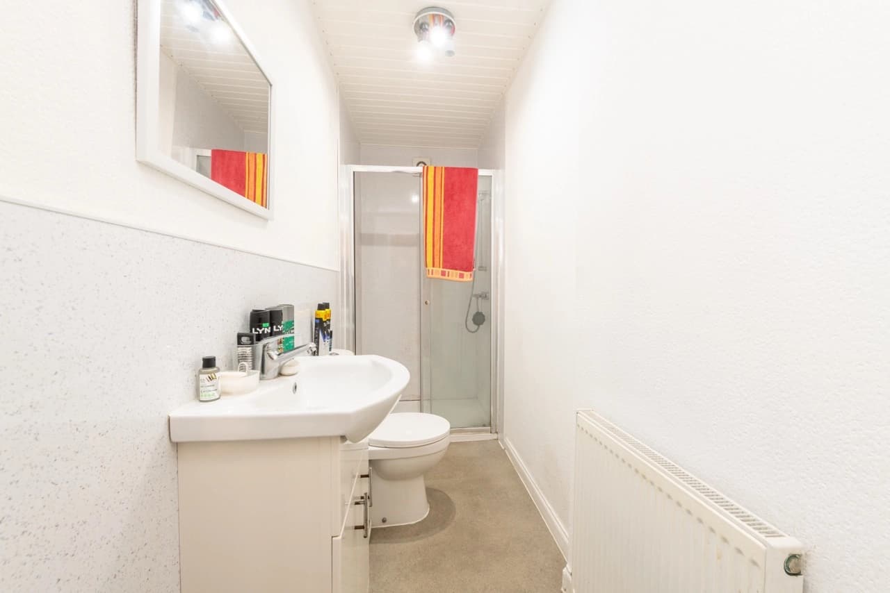 property photo 10 of 19