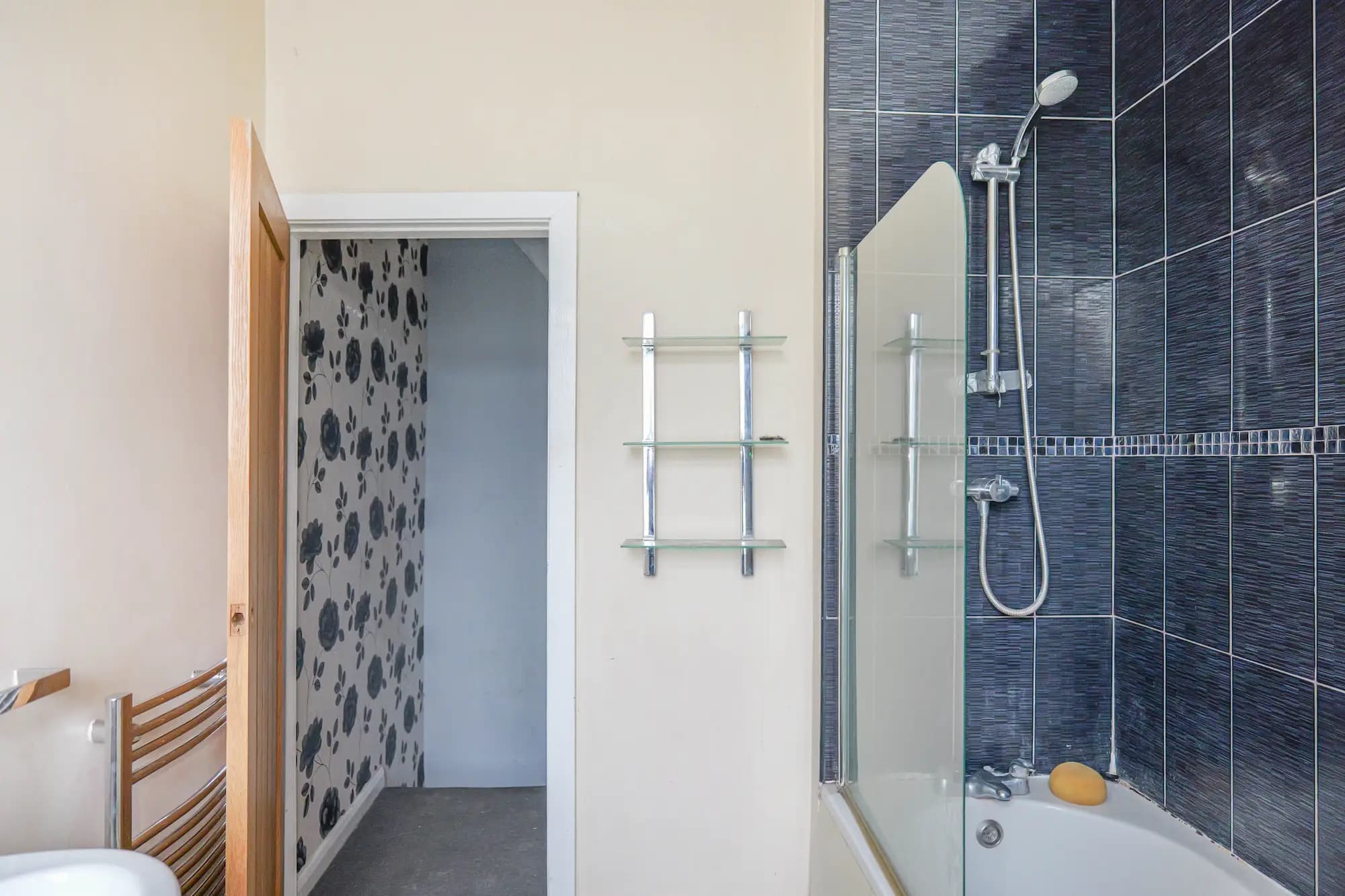 property photo 7 of 19