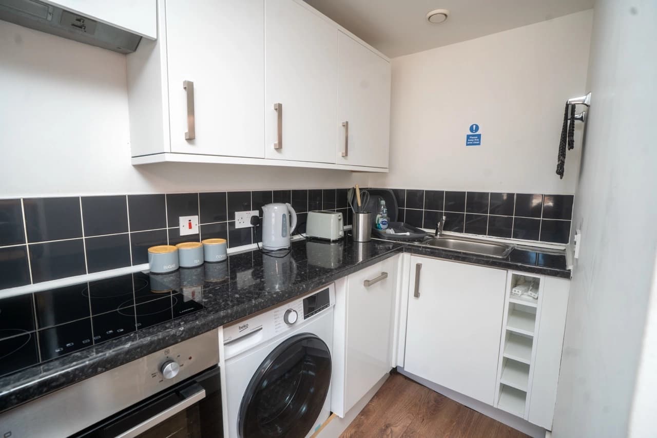 property photo 6 of 24