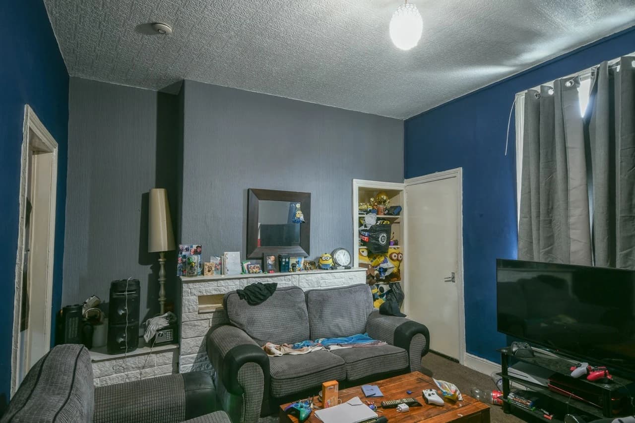 property photo 5 of 28