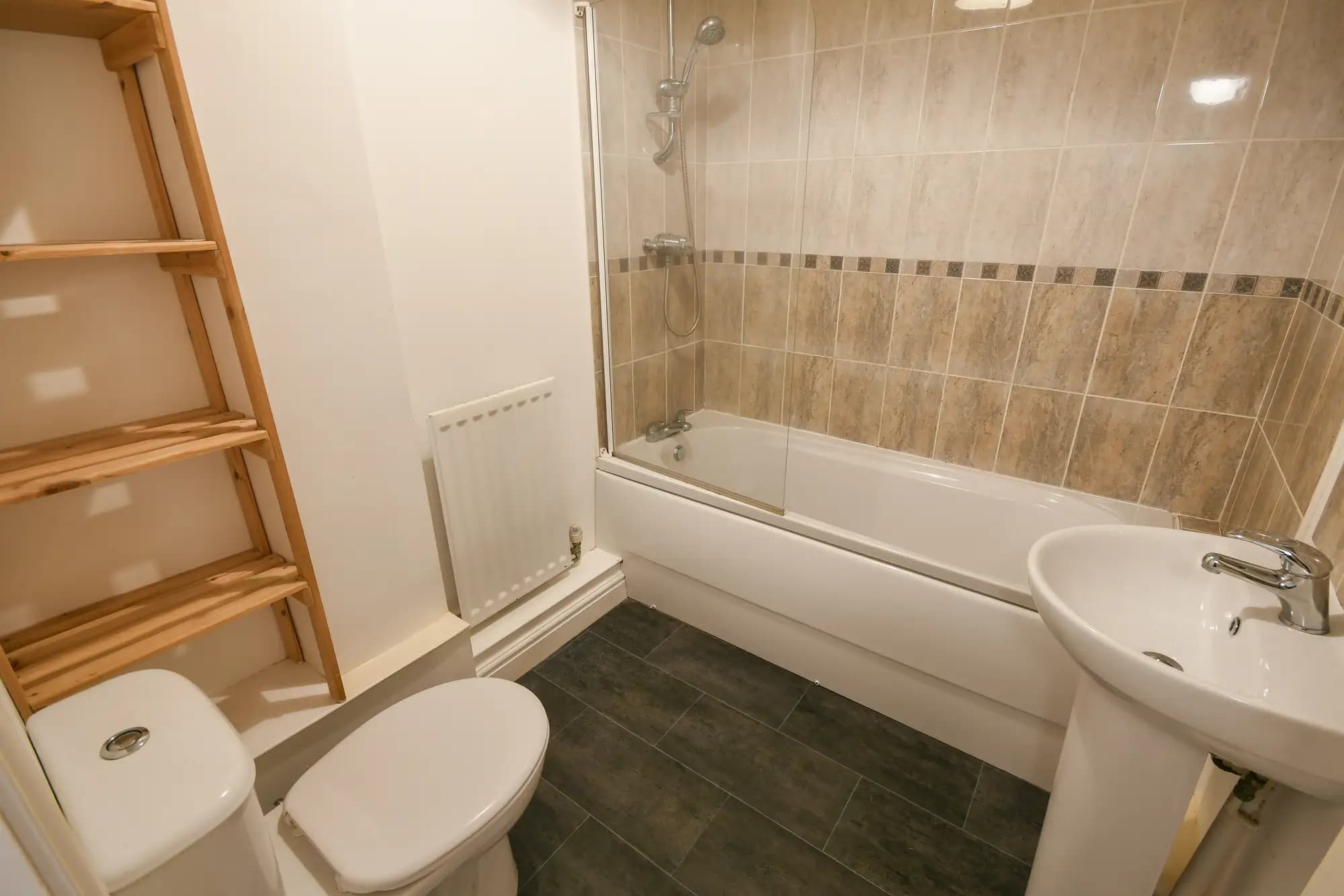 property photo 8 of 16