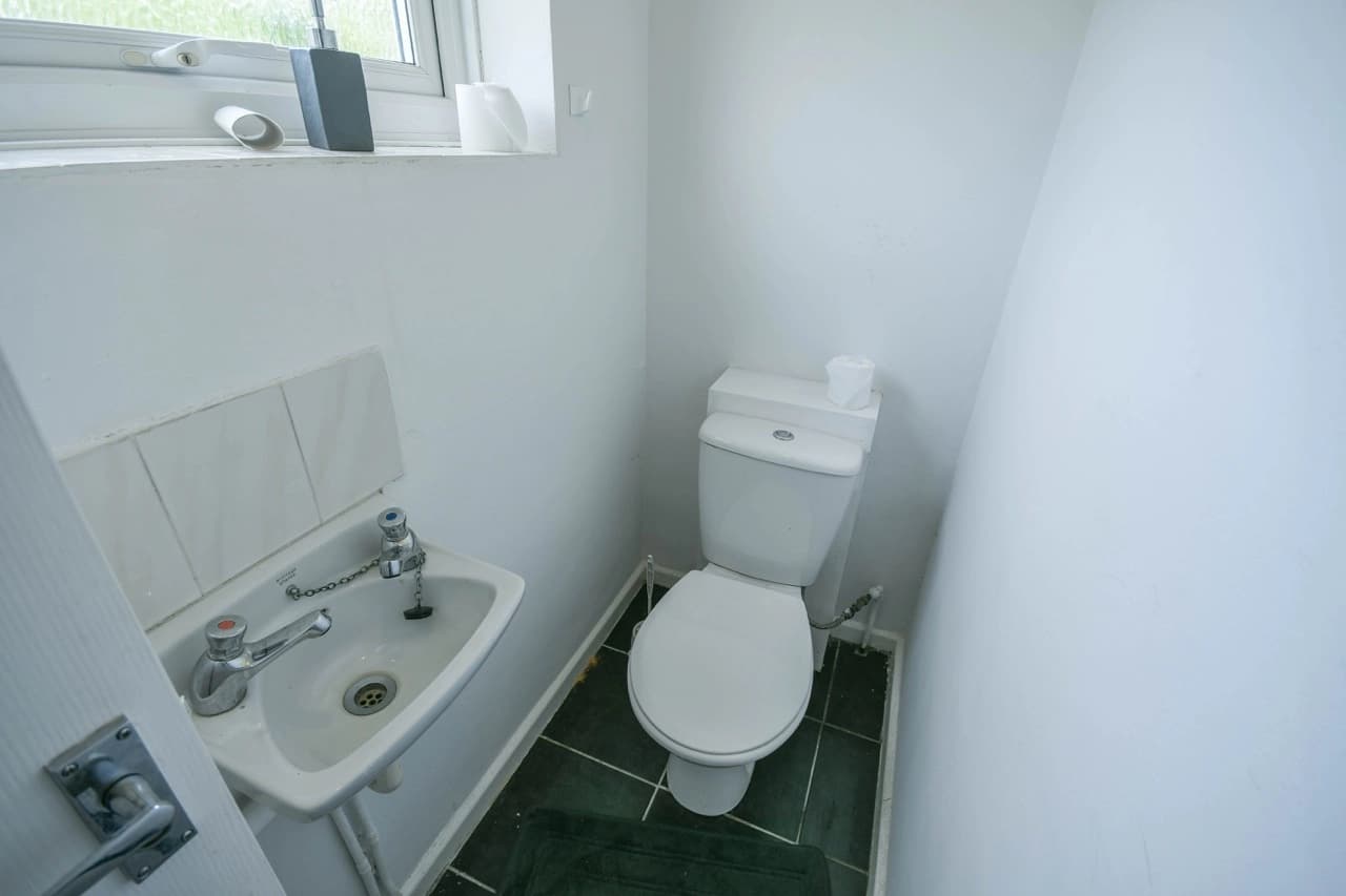 property photo 9 of 21
