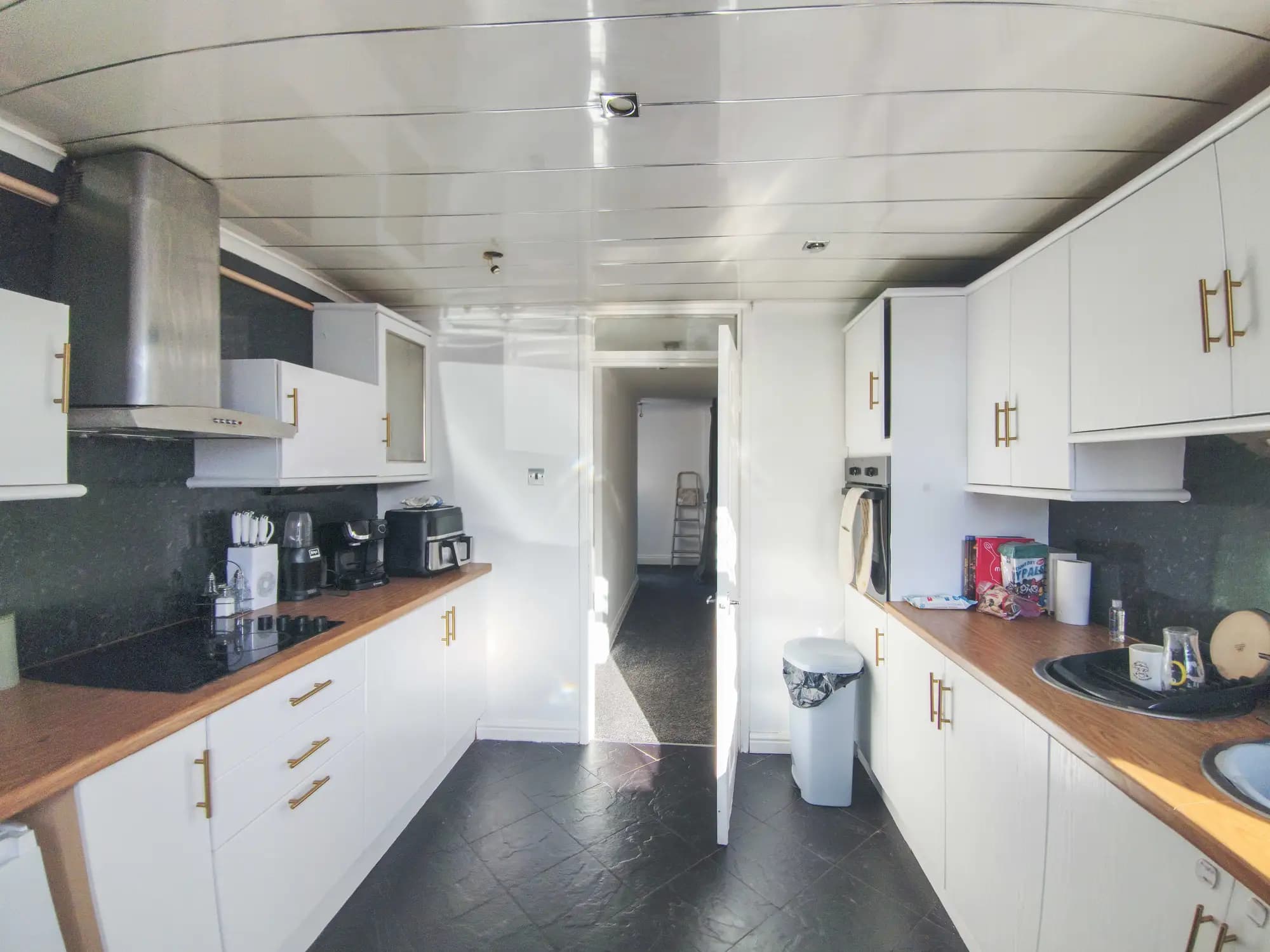 property photo 5 of 15