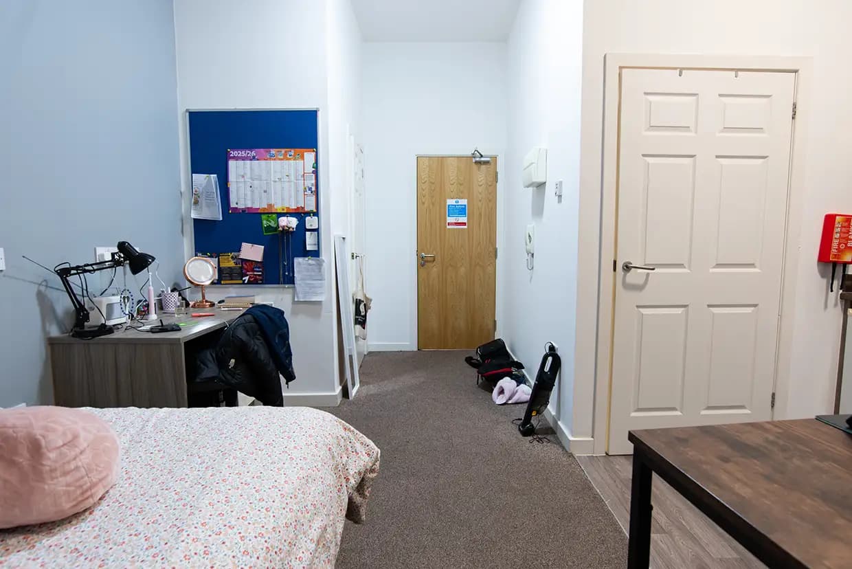 property photo 9 of 16