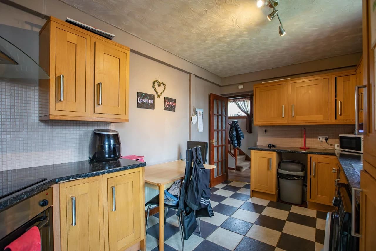 property photo 6 of 22