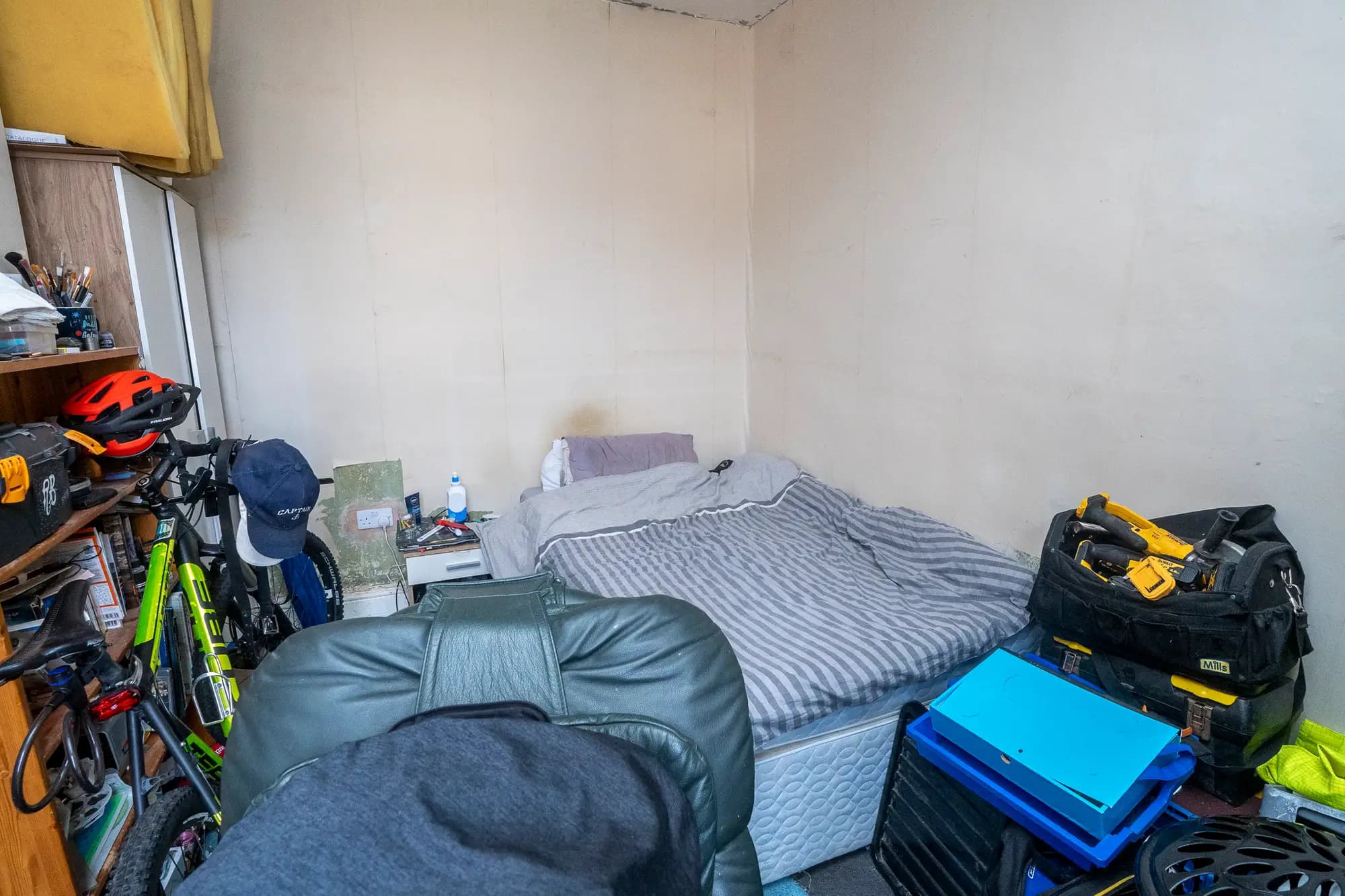 property photo 6 of 10