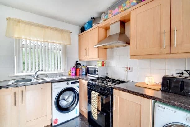 property photo 5 of 16