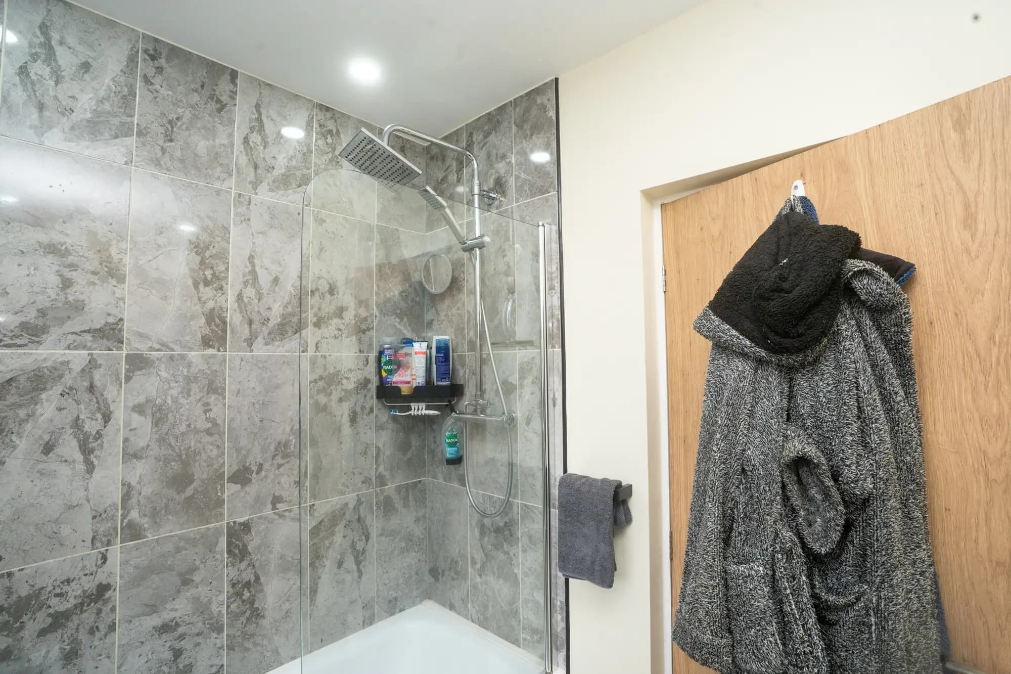 property photo 8 of 19