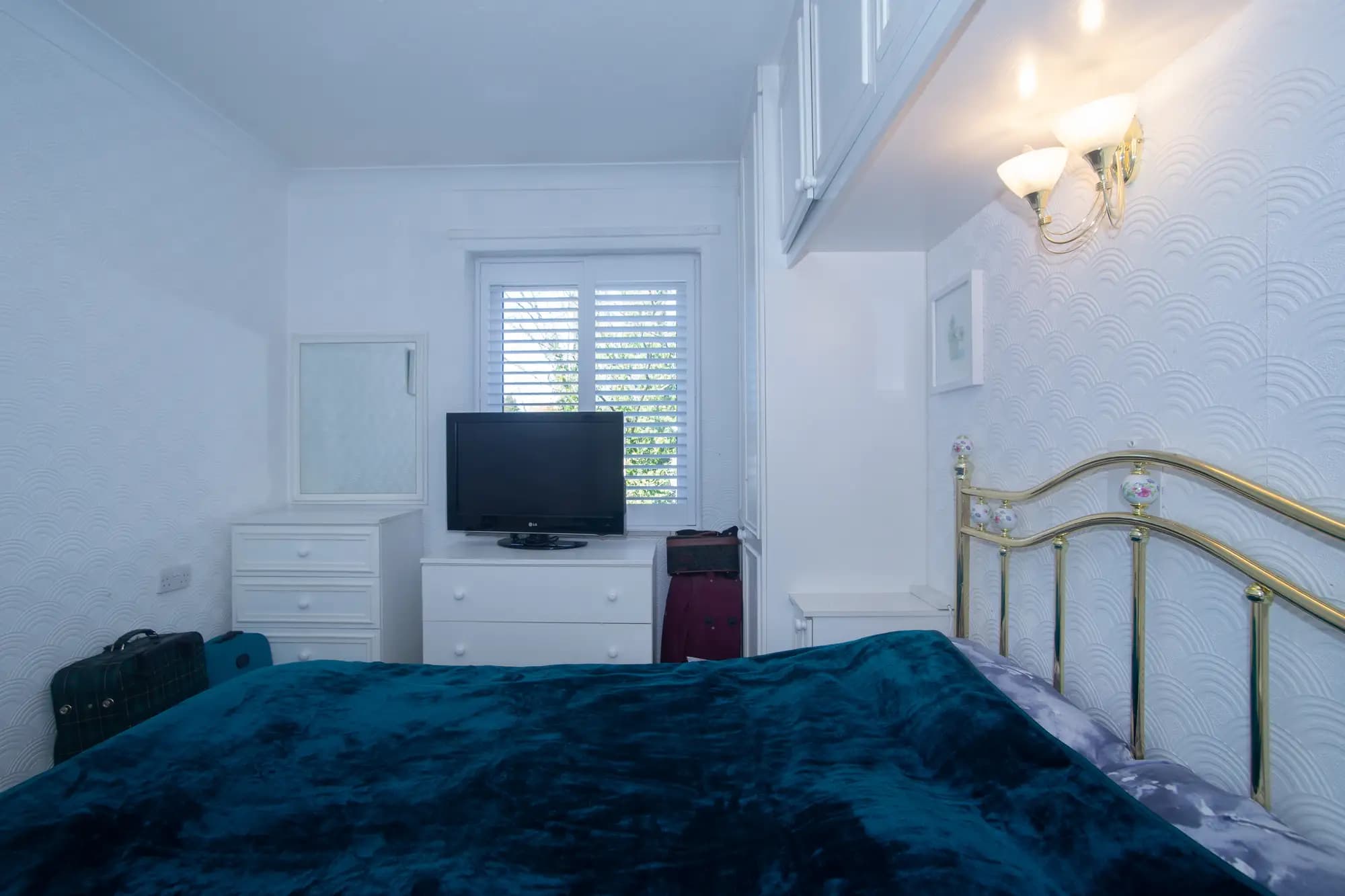 property photo 8 of 18