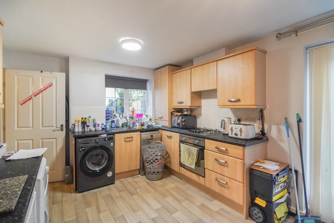 property photo 5 of 25