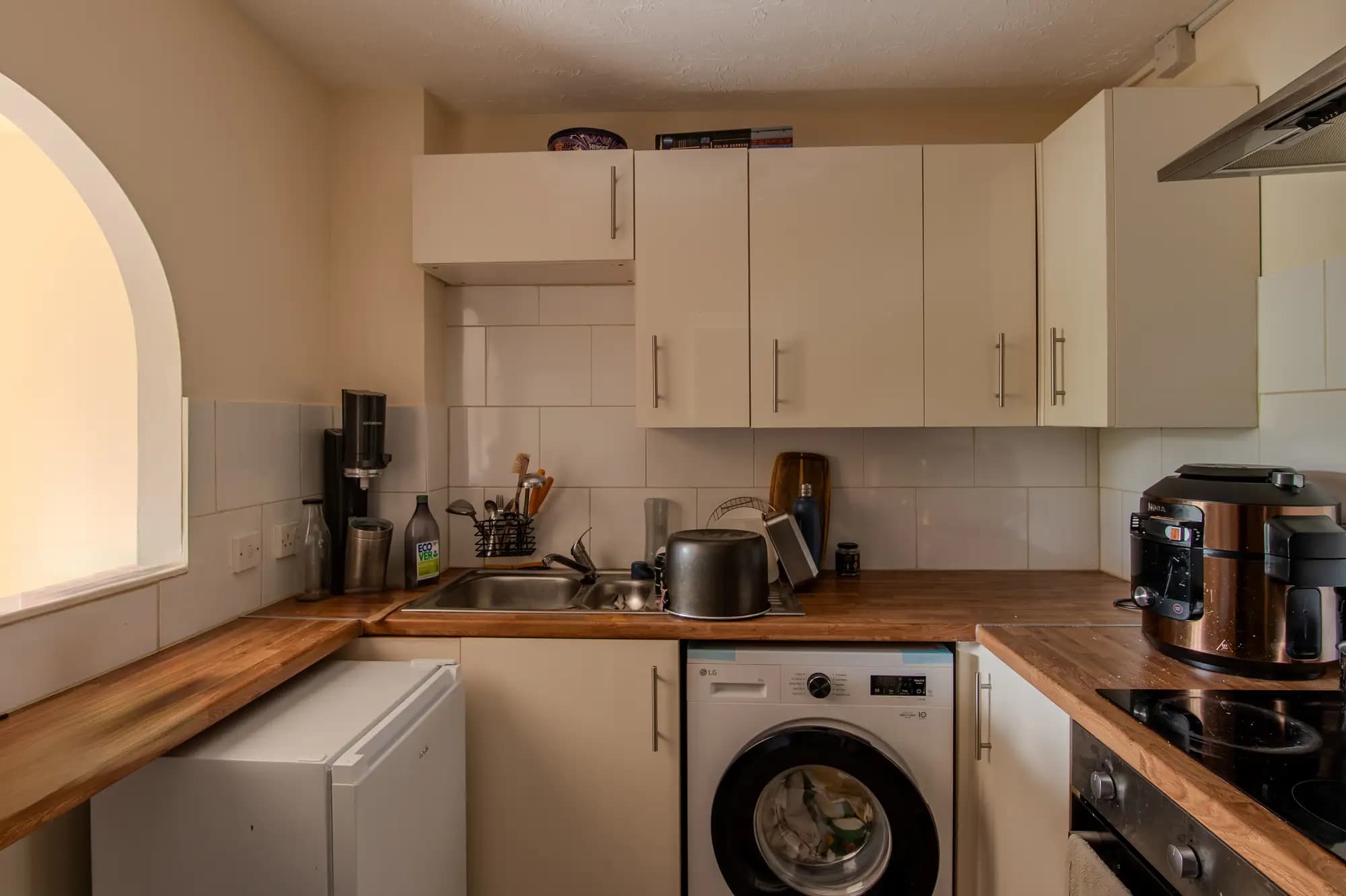 property photo 5 of 18