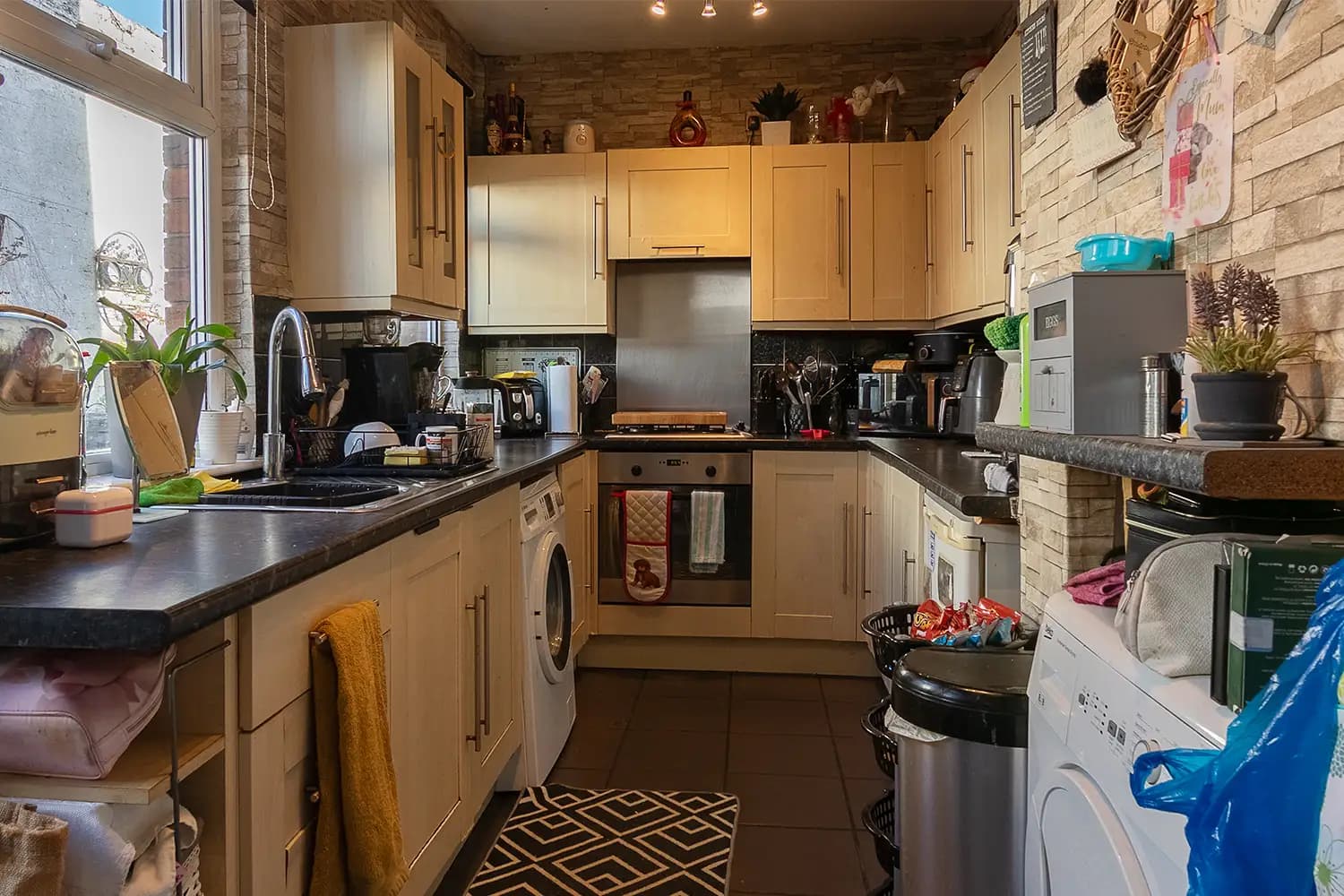 property photo 5 of 27