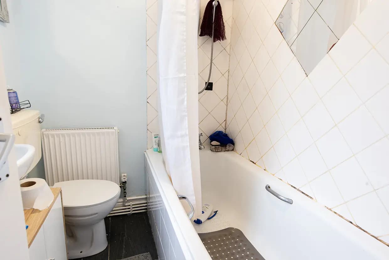 property photo 8 of 25