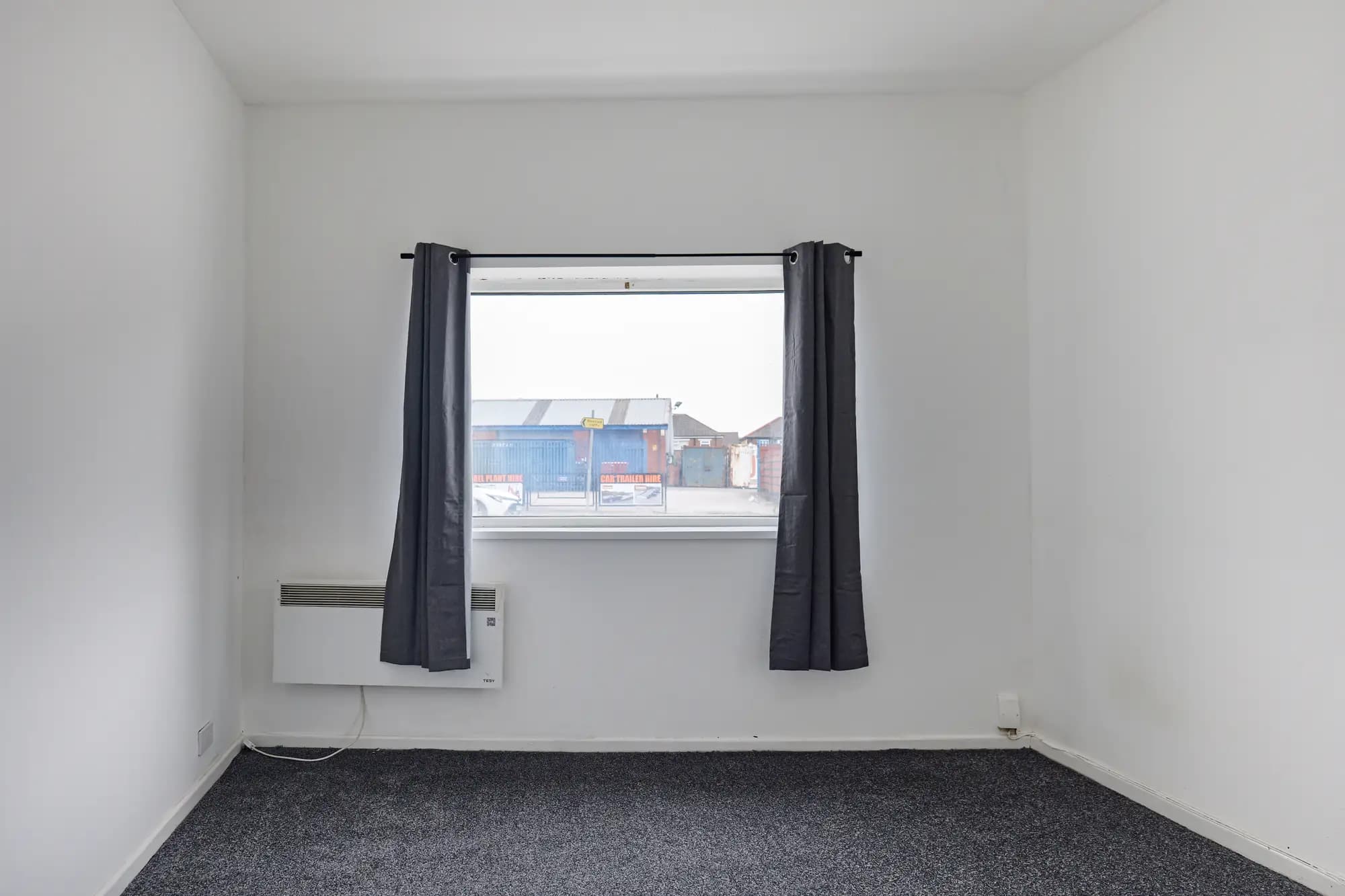 property photo 21 of 32