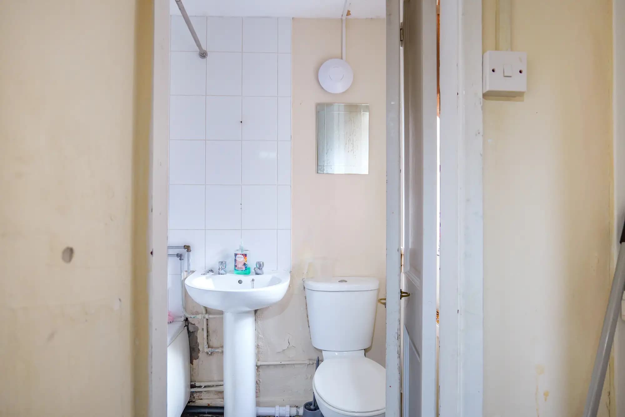 property photo 6 of 12