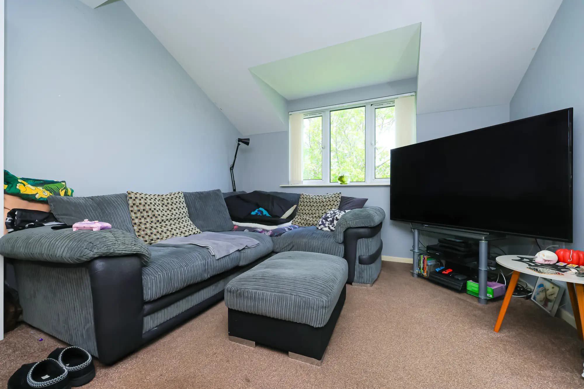 property photo 2 of 25