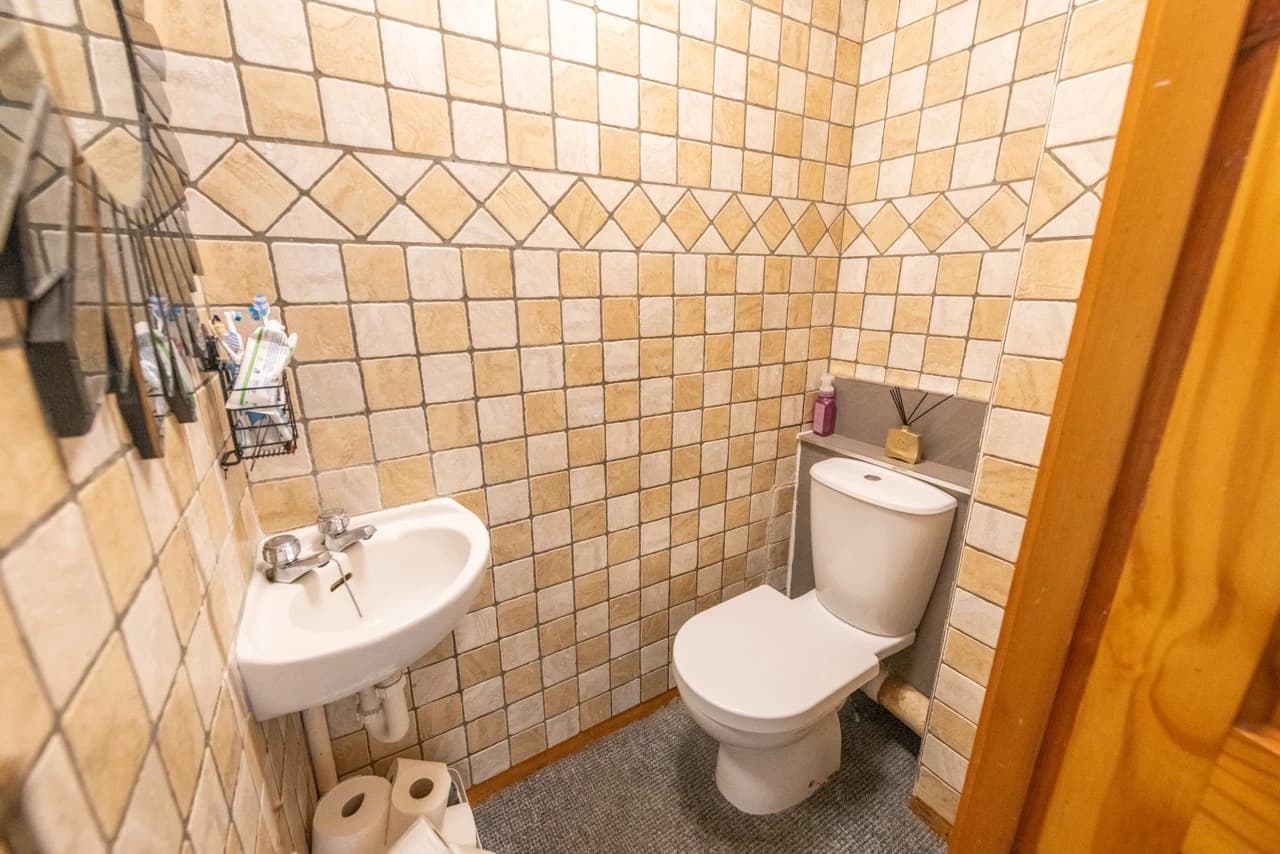 property photo 11 of 24