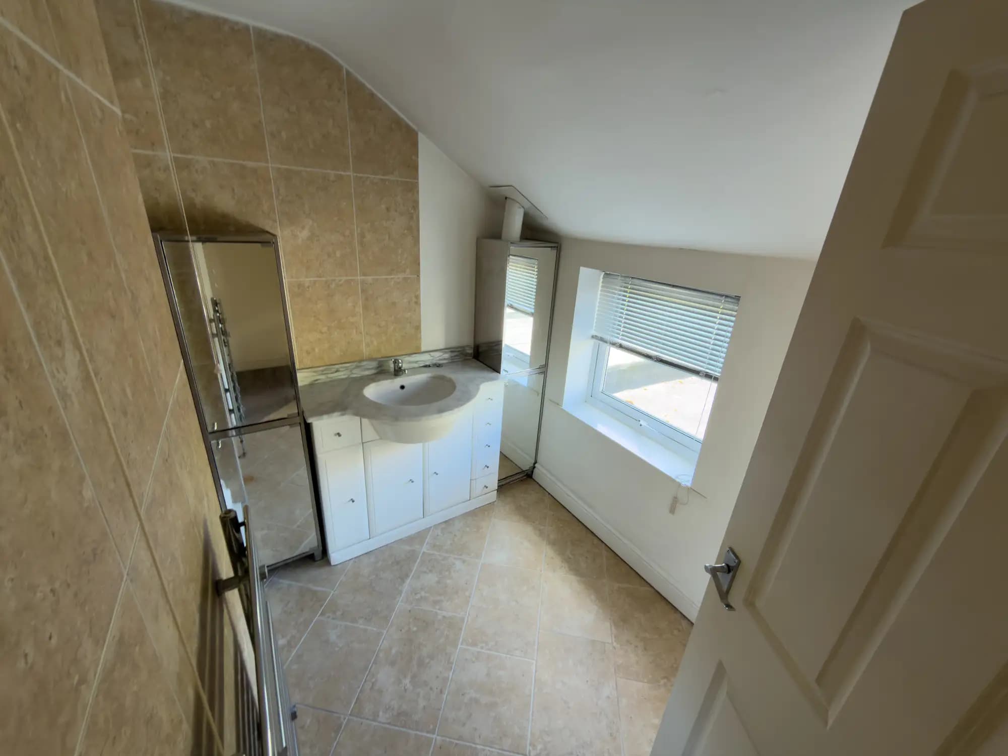 property photo 11 of 16