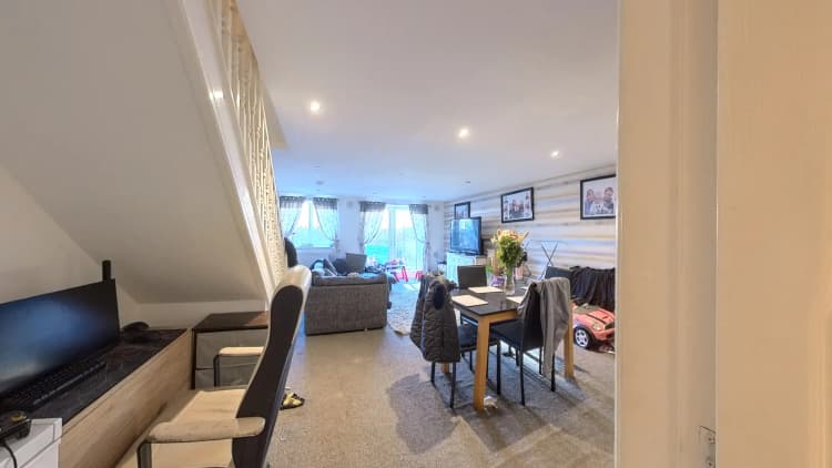 property photo 5 of 37