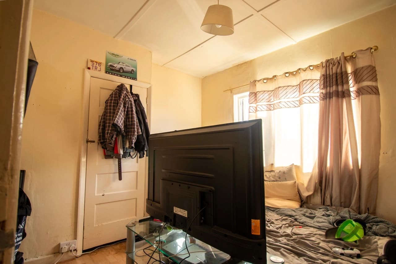 property photo 9 of 16