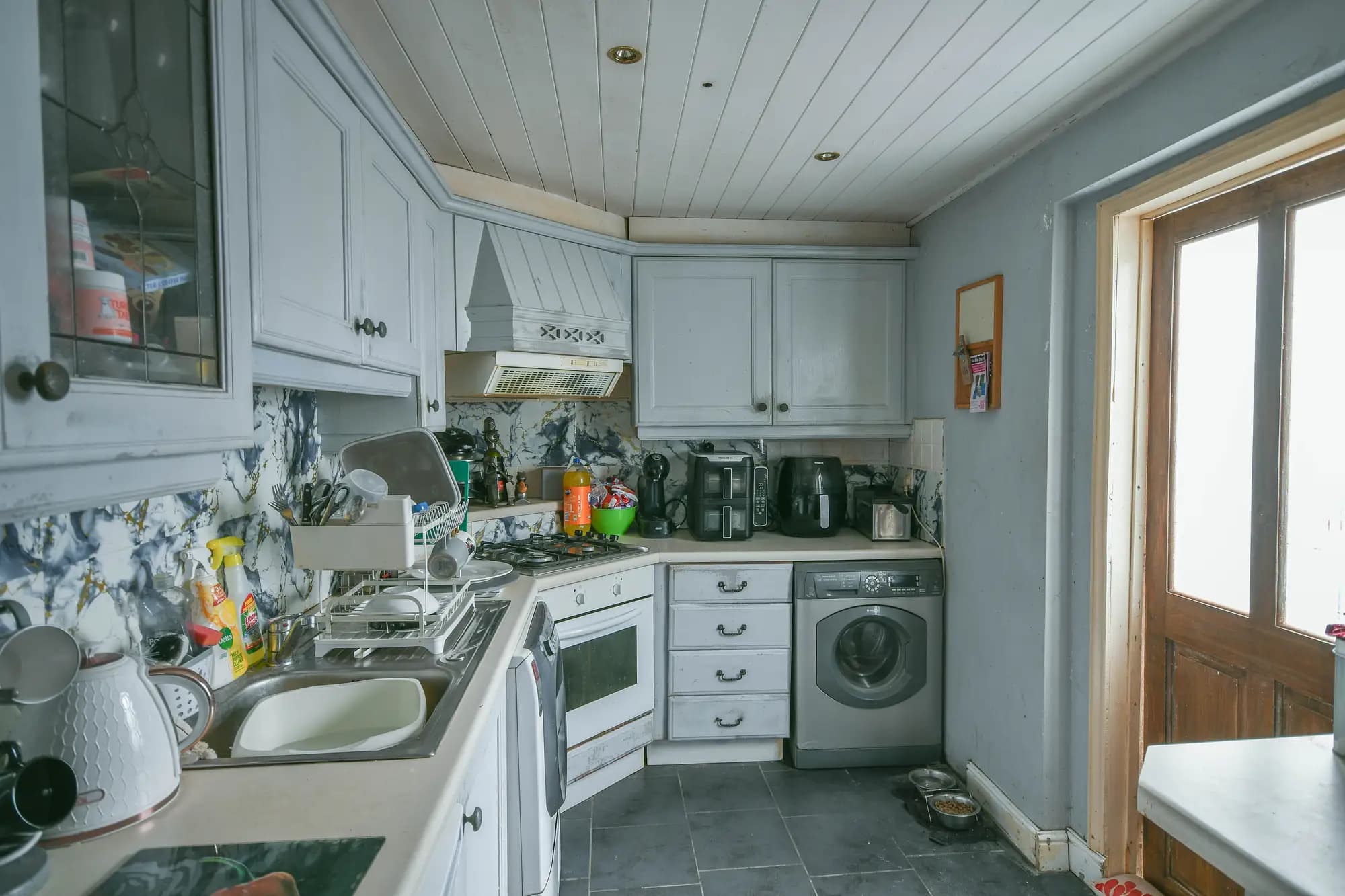 property photo 5 of 16