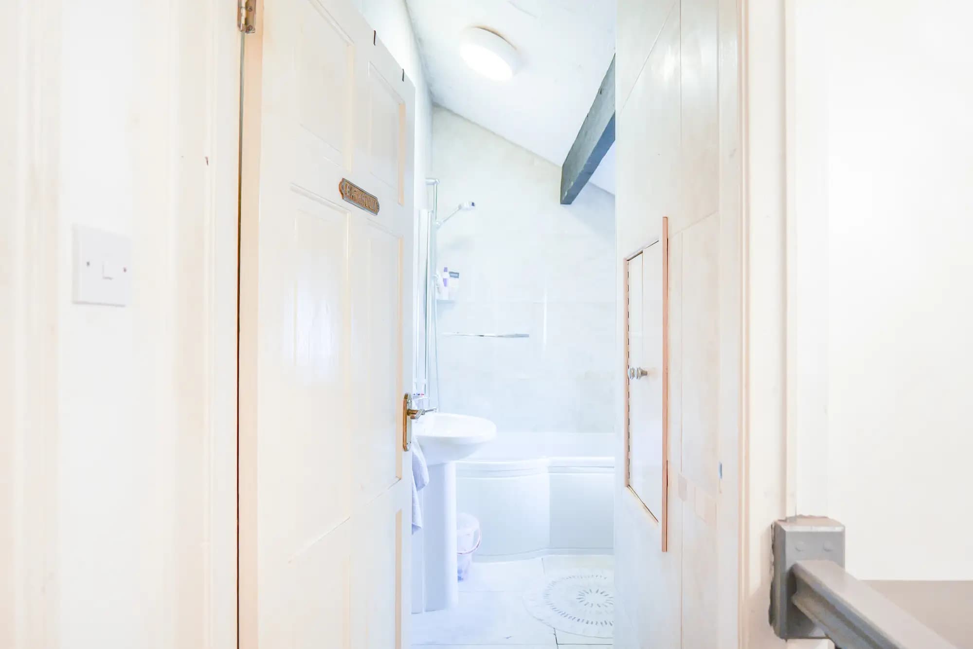 property photo 8 of 15