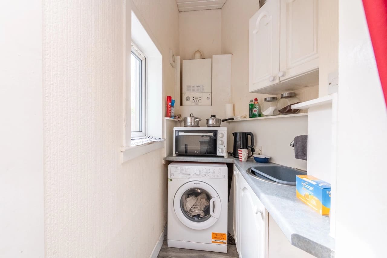 property photo 6 of 19