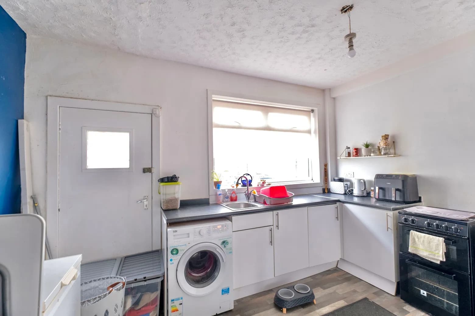 property photo 7 of 16