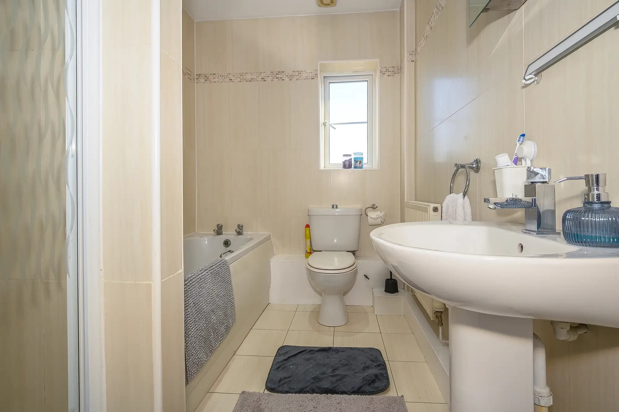 property photo 6 of 18