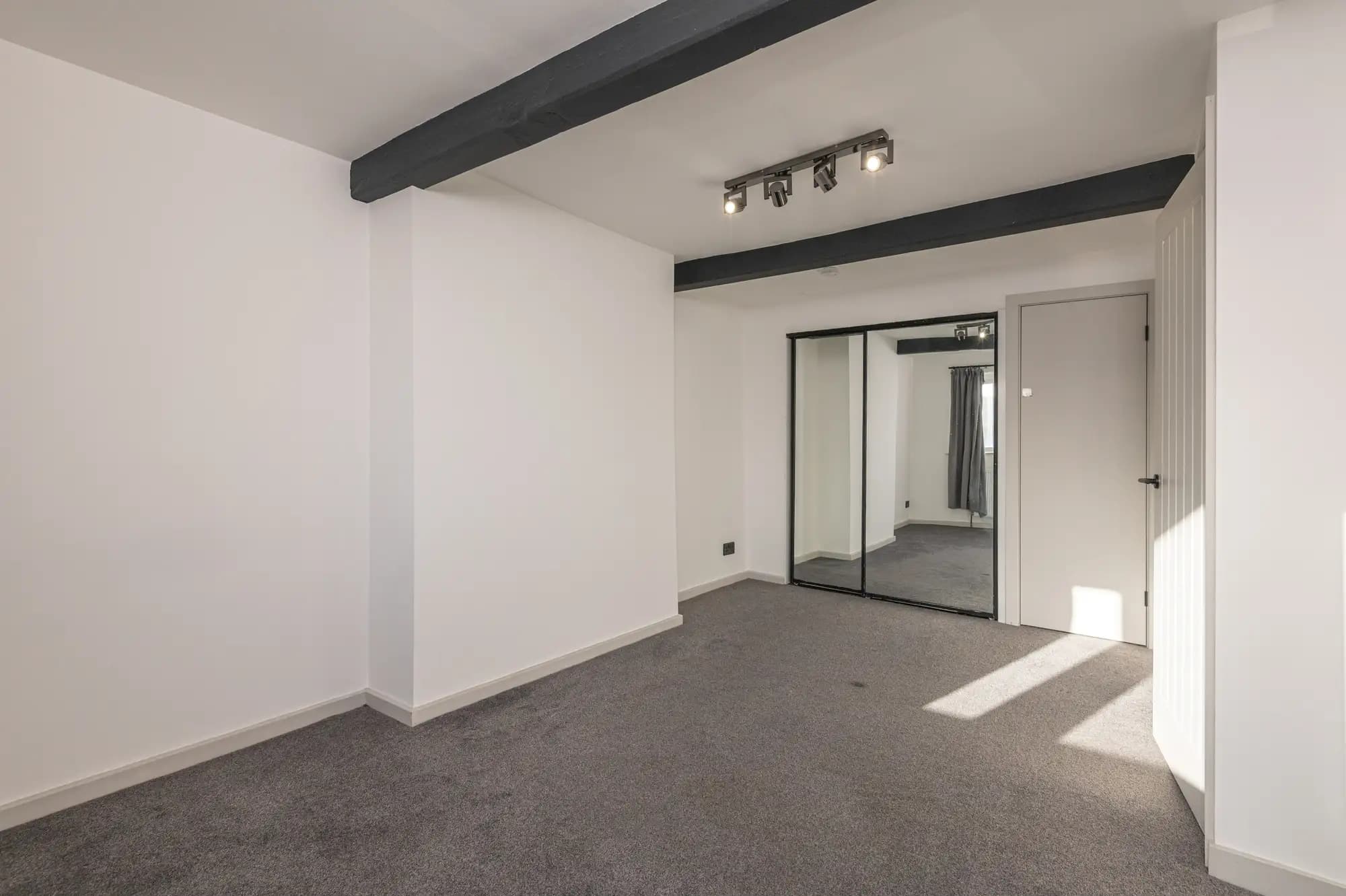 property photo 13 of 28