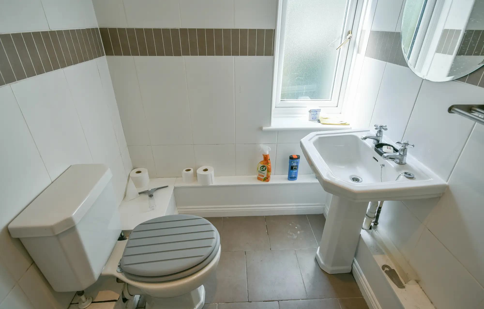 property photo 8 of 17