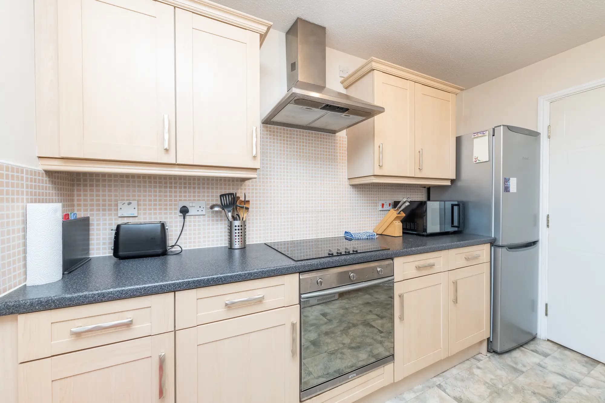 property photo 9 of 32