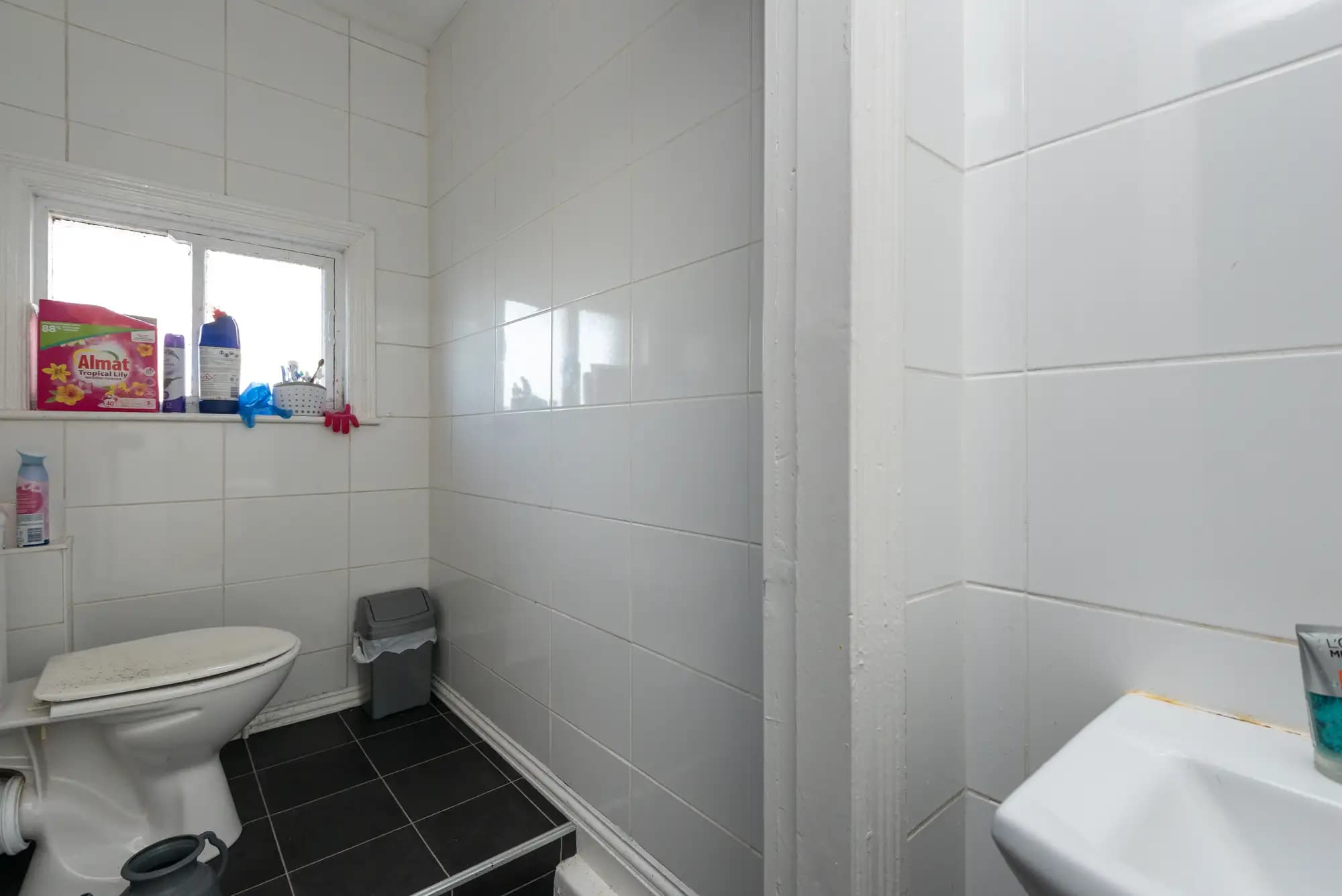 property photo 6 of 11