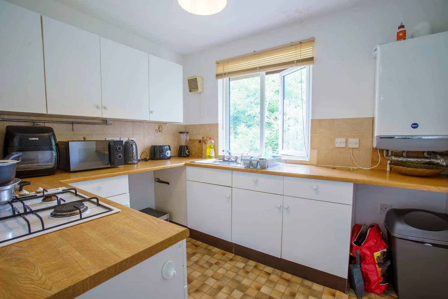 property photo 6 of 12